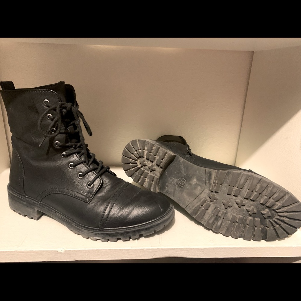 Black lace up boots size 11